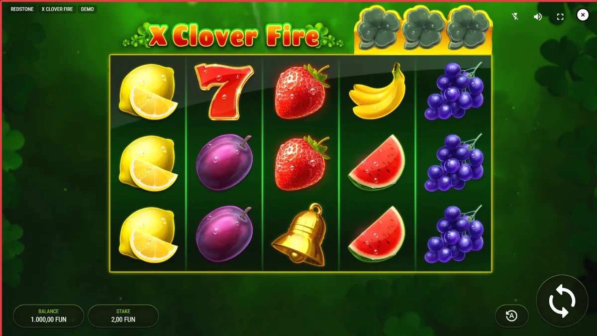 Interface vibrante do slot X Clover Fire com símbolos de frutas e trevos em chamas
